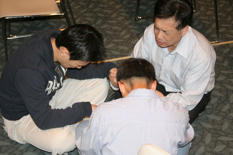 052208-pray (16).jpg